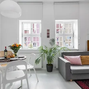 Maya's Flats & 37 - Piwna Apartment